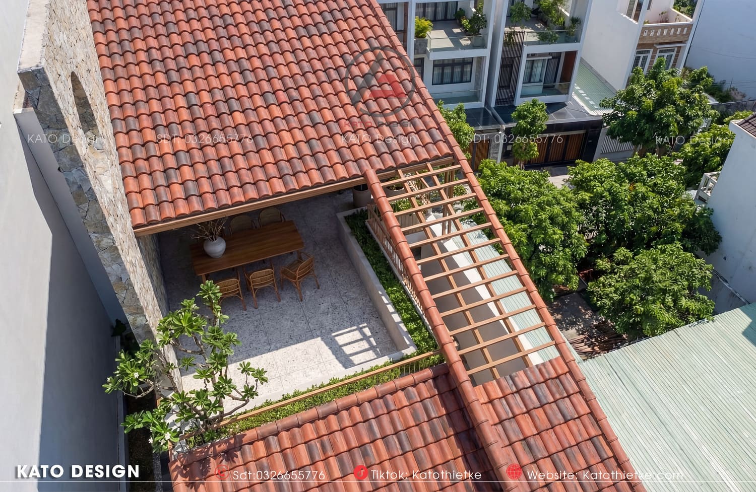 Góc nhìn từ trên cho thấy bố cục nhà và khoảng sân trước