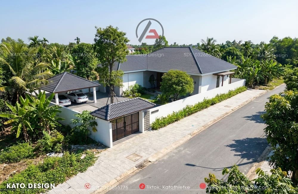 Sự đồng bộ trong thiết kế mái cho cả ngôi nhà chính, cổng vào và khu vực để xe
