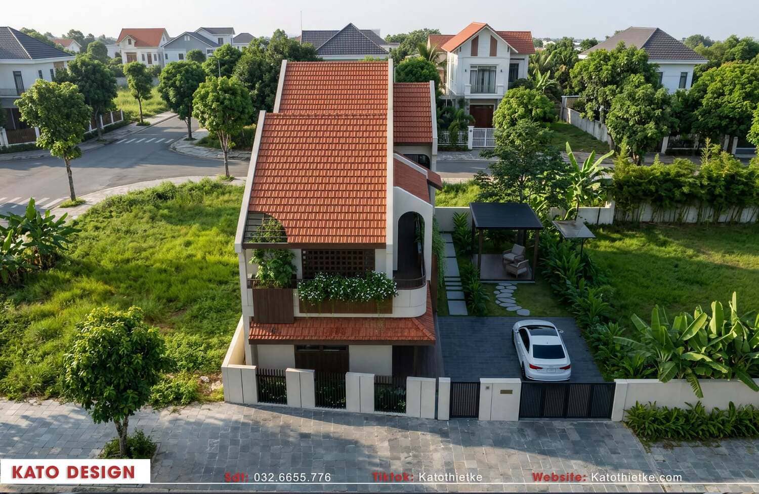 Mẫu nhà 2 tầng kiến trúc truyền thống nổi bật với mái ngói đỏ và không gian sân vườn
