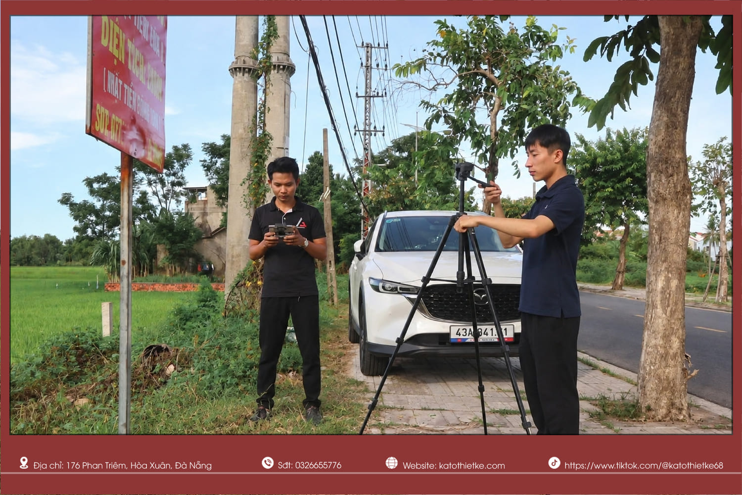 Kiến trúc sư khảo sát hiện trạng khu đất trước khi lên phương án Kiến trúc sư khảo sát hiện trạng khu đất trước khi lên phương án